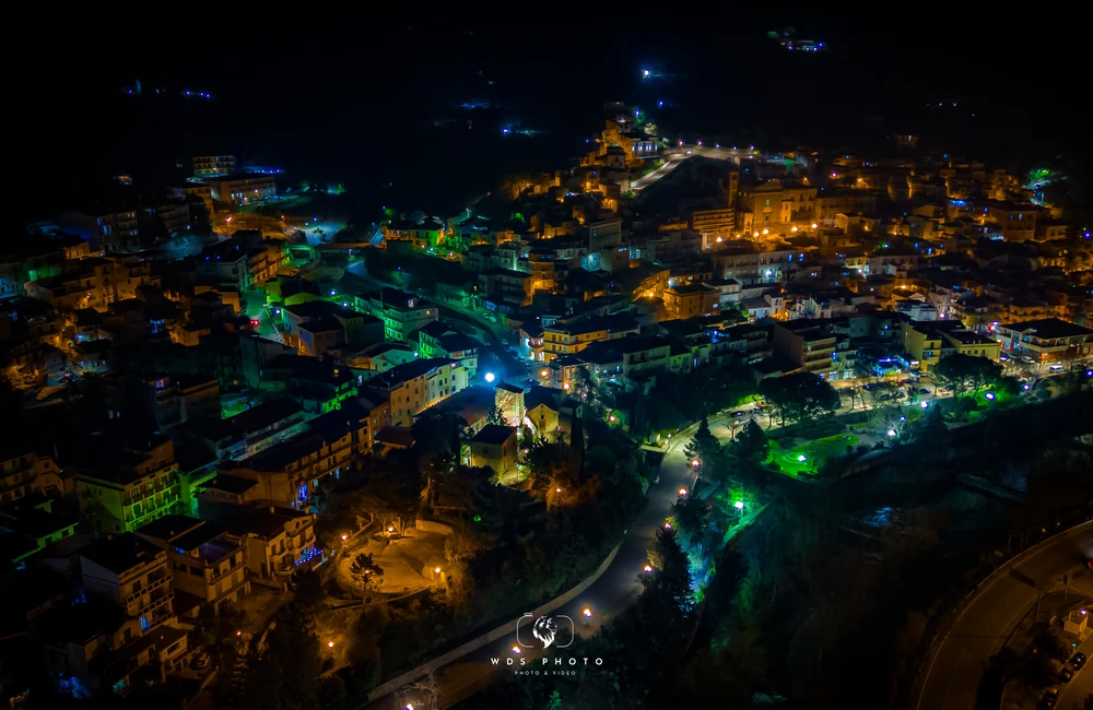 Panorama notturno di Sinagra