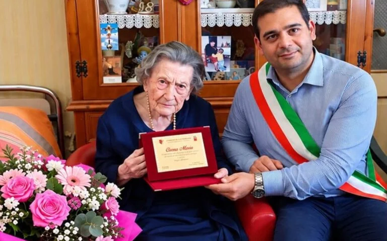 Castroreale si stringe attorno alle sue centenarie. La signora Vennera Rosa Donato e la signora Maria Cirona