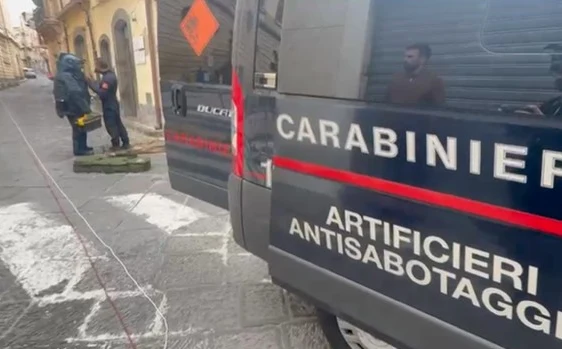 Mineo, tentato assalto ad un bancomat: ordigno esplosivo nello sportello, evacuata una scuola
