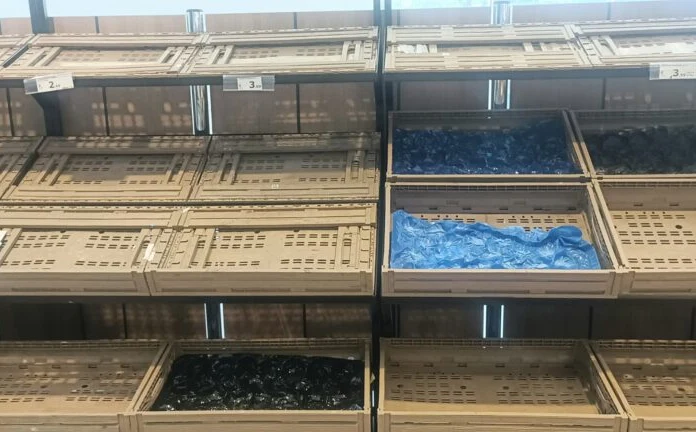 Scaffali ortofrutta vuoti. Disagi nei supermercati in tutta la provincia di Messina