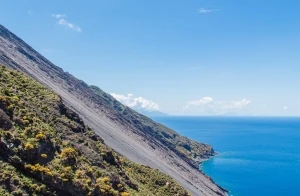 Sciara del Fuoco sull’isola di Stromboli, Isole Eolie