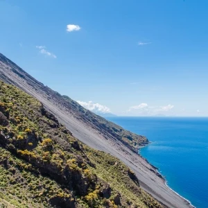 Sciara del Fuoco sull’isola di Stromboli, Isole Eolie