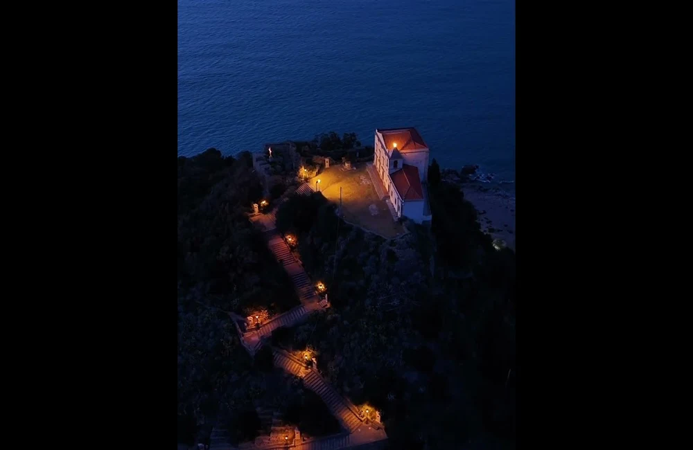 Capo d’Orlando regala attimi che sanno di sogno ✨#CapoDOrlando #SiciliaDaAmare #TramontiItaliani — video Discovery Sicily